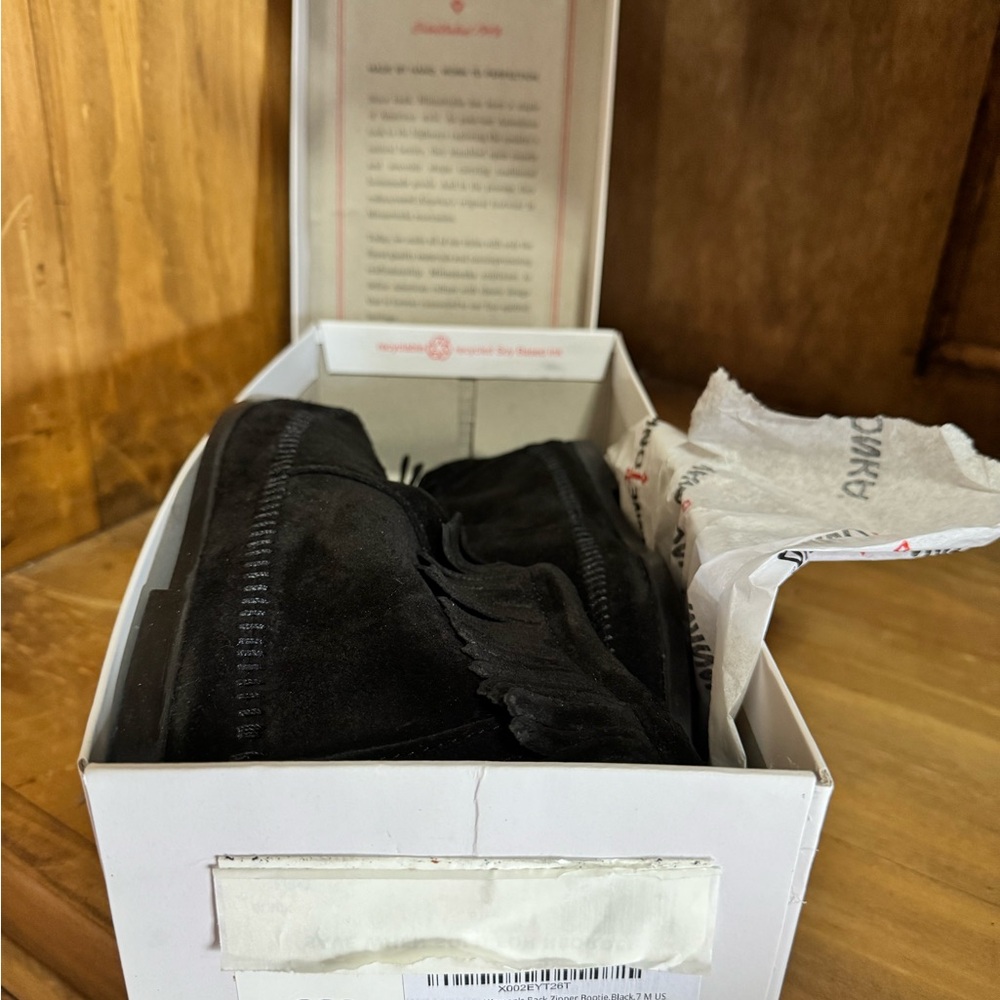 Minnetonka Women’s Back Zipper Bootie